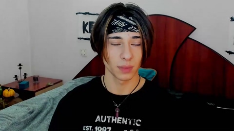 kevin_hug  24-11-2022